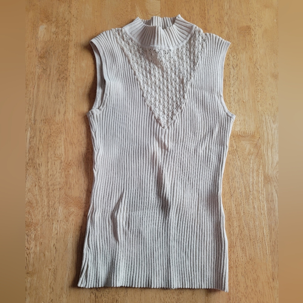EUC Belldini cream ribbed sleeveless mock neck sweater